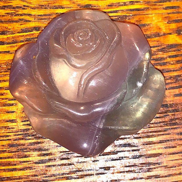 FLUORITE ROSE CARVED NEW HEALING STONE LIGHT LAVENDER - Picture 4 of 6